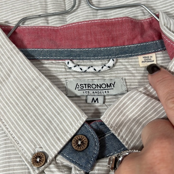 ASTRONOMY Men's Tan Casual Button-Down Short Sleeve Shirt Top Size Medium - Picture 2 of 9